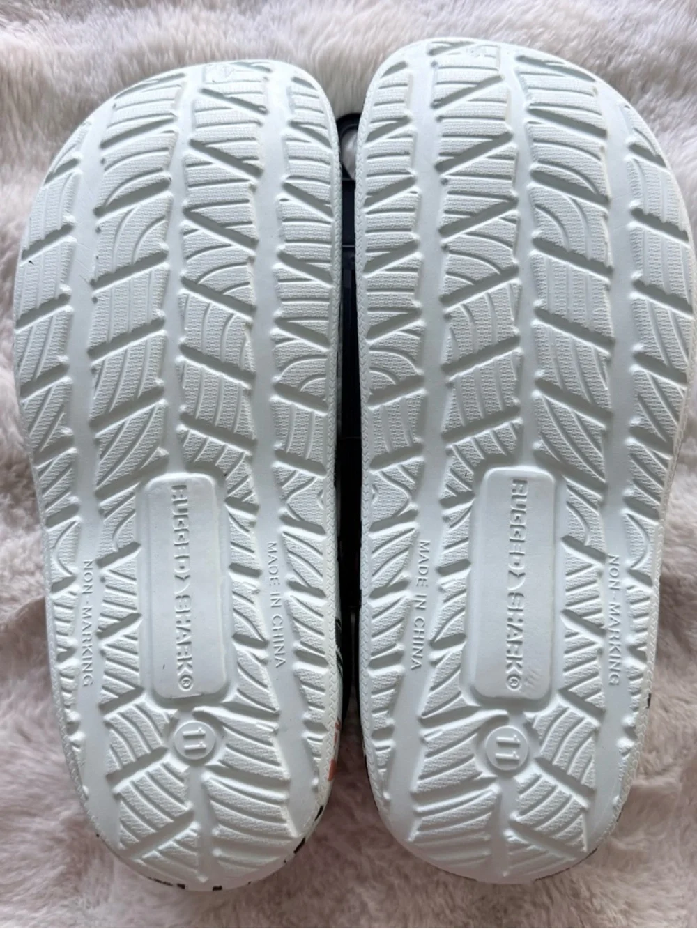 NWT Rugged Shark men’s size 11 water shoes